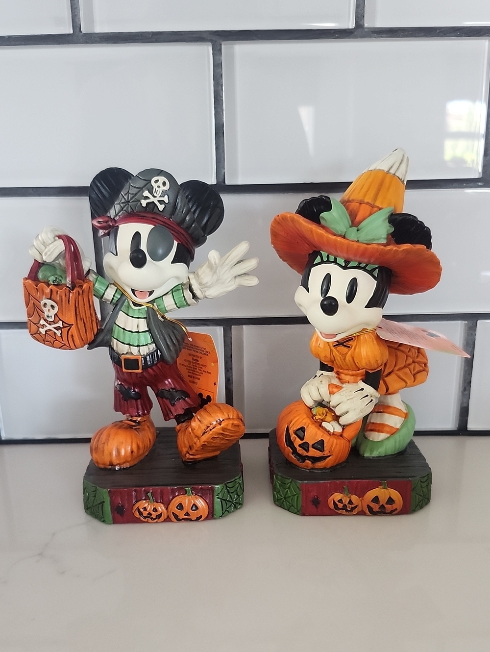 Mickey And Minnie Mouse Pirate And Spiderweb Witch Costumes Figurines